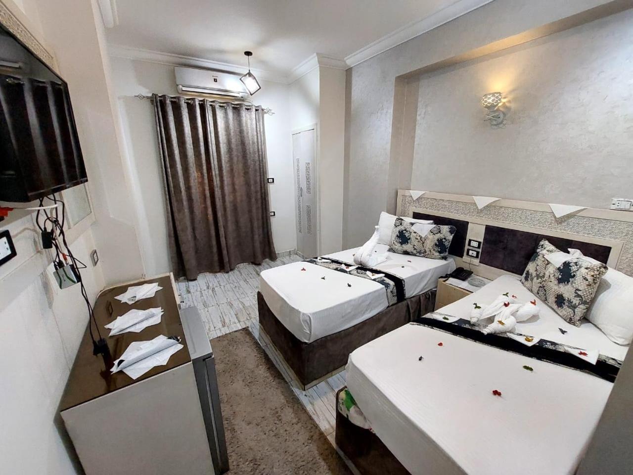 Al Amir Palace Hotel Szohág Kültér fotó